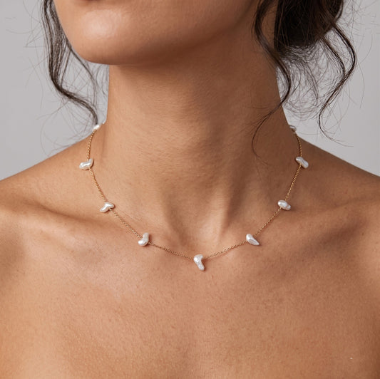 Adjustable Japanese Akoya keshi pearl necklace in 18k yellow gold